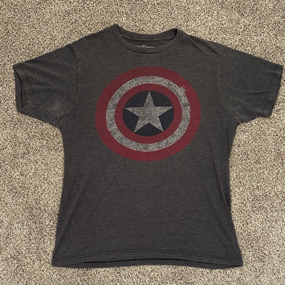 Men’s Medium Marvel Grey with Captain America Shield design Tee